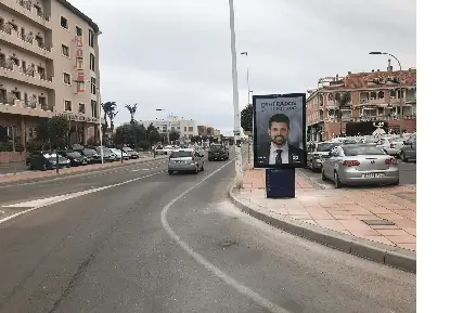 Mupi en la avenida de los Narejos, en el cruce con Mariano Ballester y junto al Hotel Costa Narejos, Los Alcázares